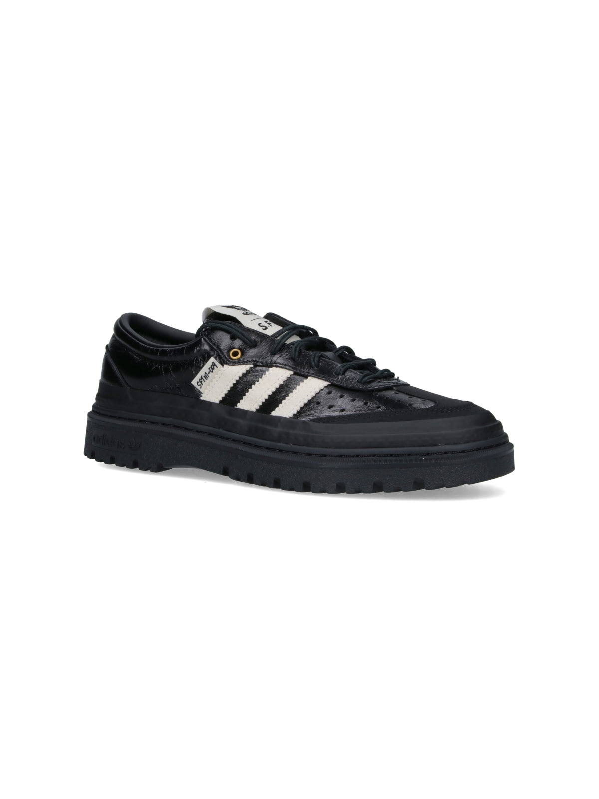 Low-Profile Black Sneakers with Textured Sole