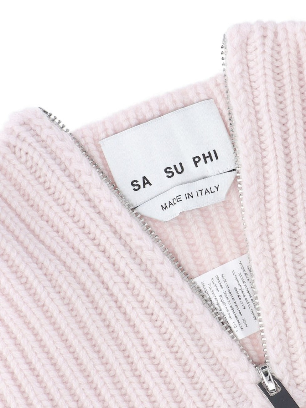 Ribbed Knit Scarf With Zipper Closure