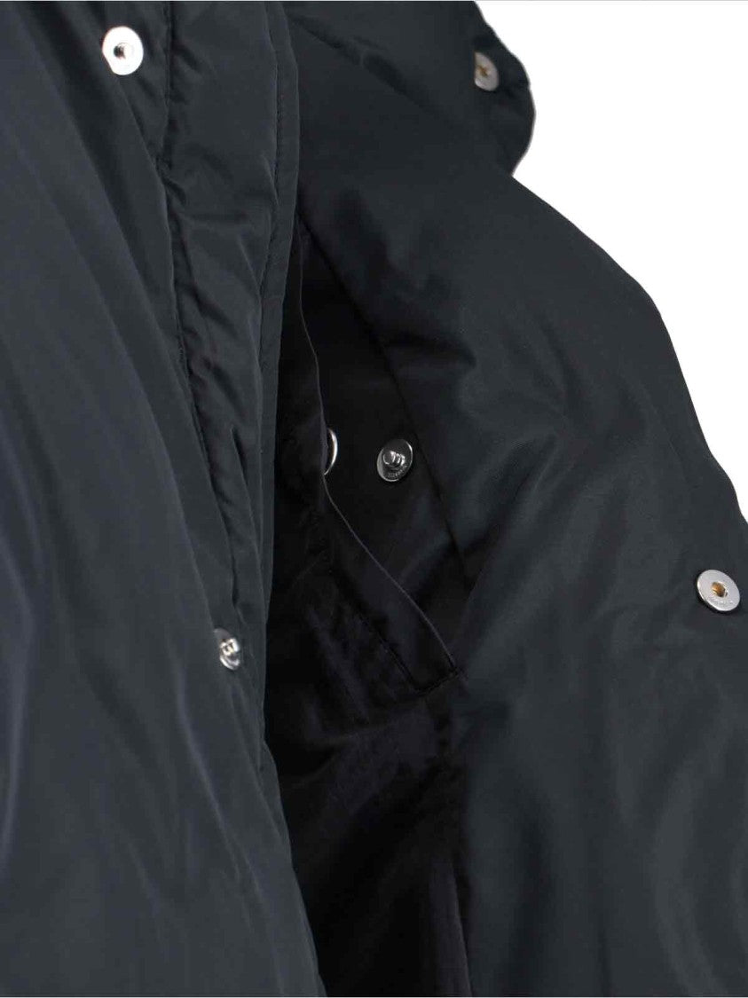 Sleek Black Jacket With Structured Silhouette