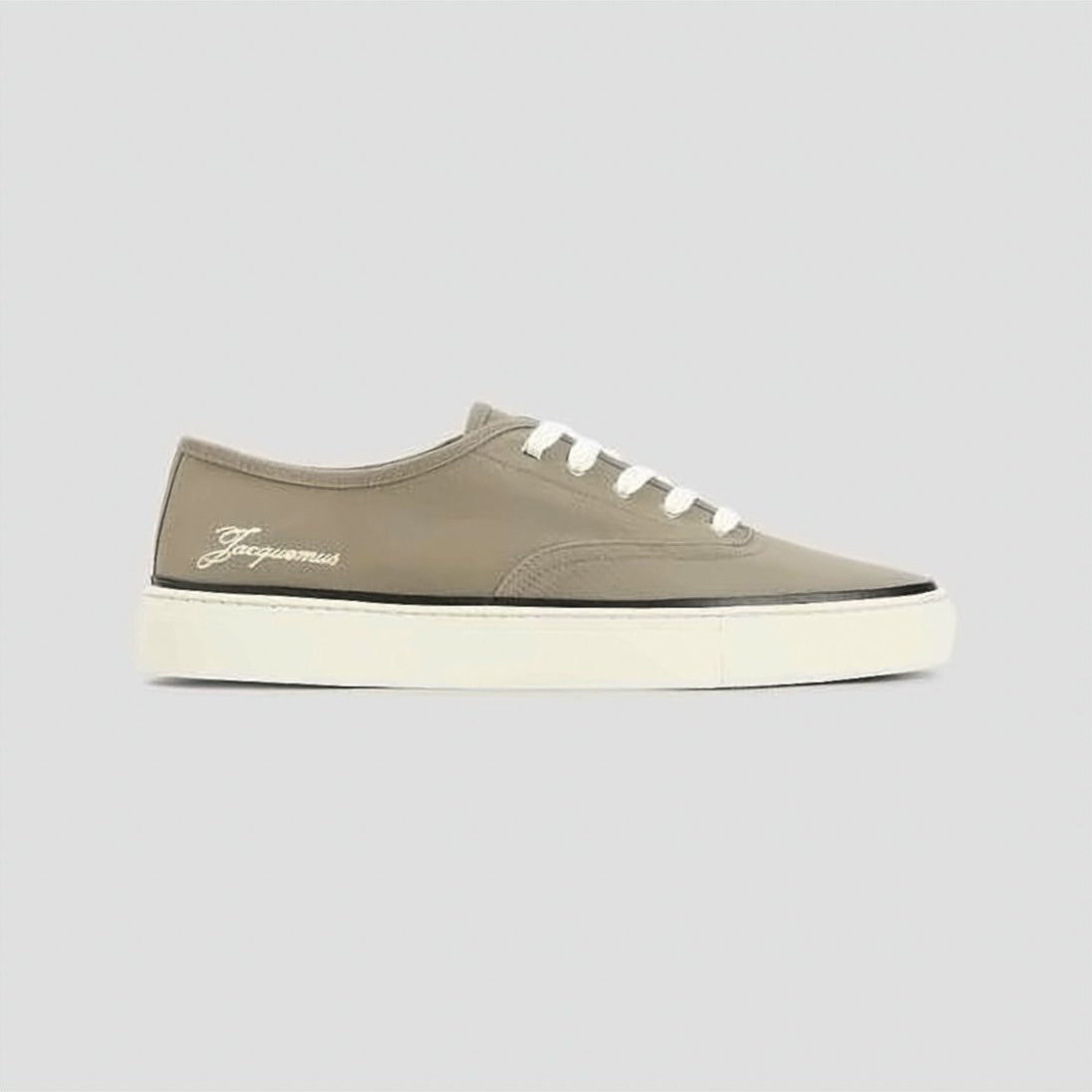 Minimalist Low-Top Sneakers with Embroidered Detail
