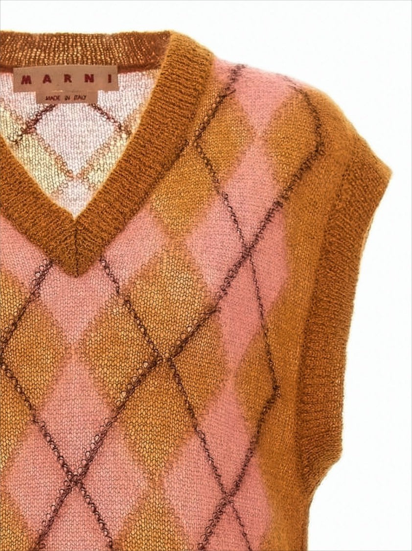 Sleeveless Argyle Knit Vest with V-Neckline