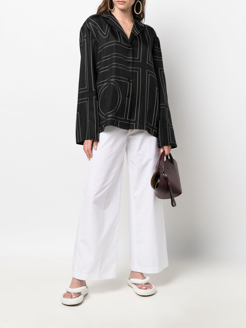 Classic Tailored Trousers with Subtle Detailing