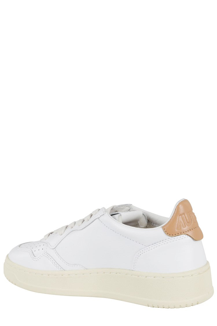 Medalist Low Round Toe White Leather Sneakers