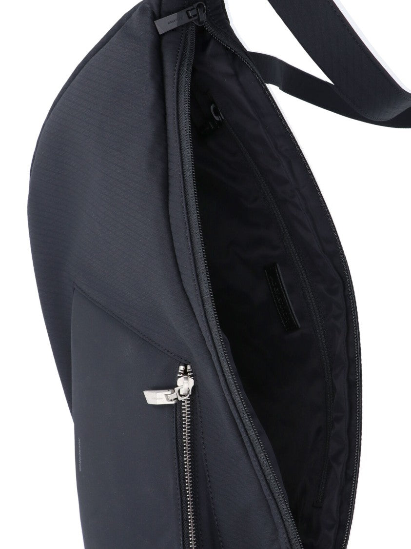 Structured Black Bag With Clean Lines