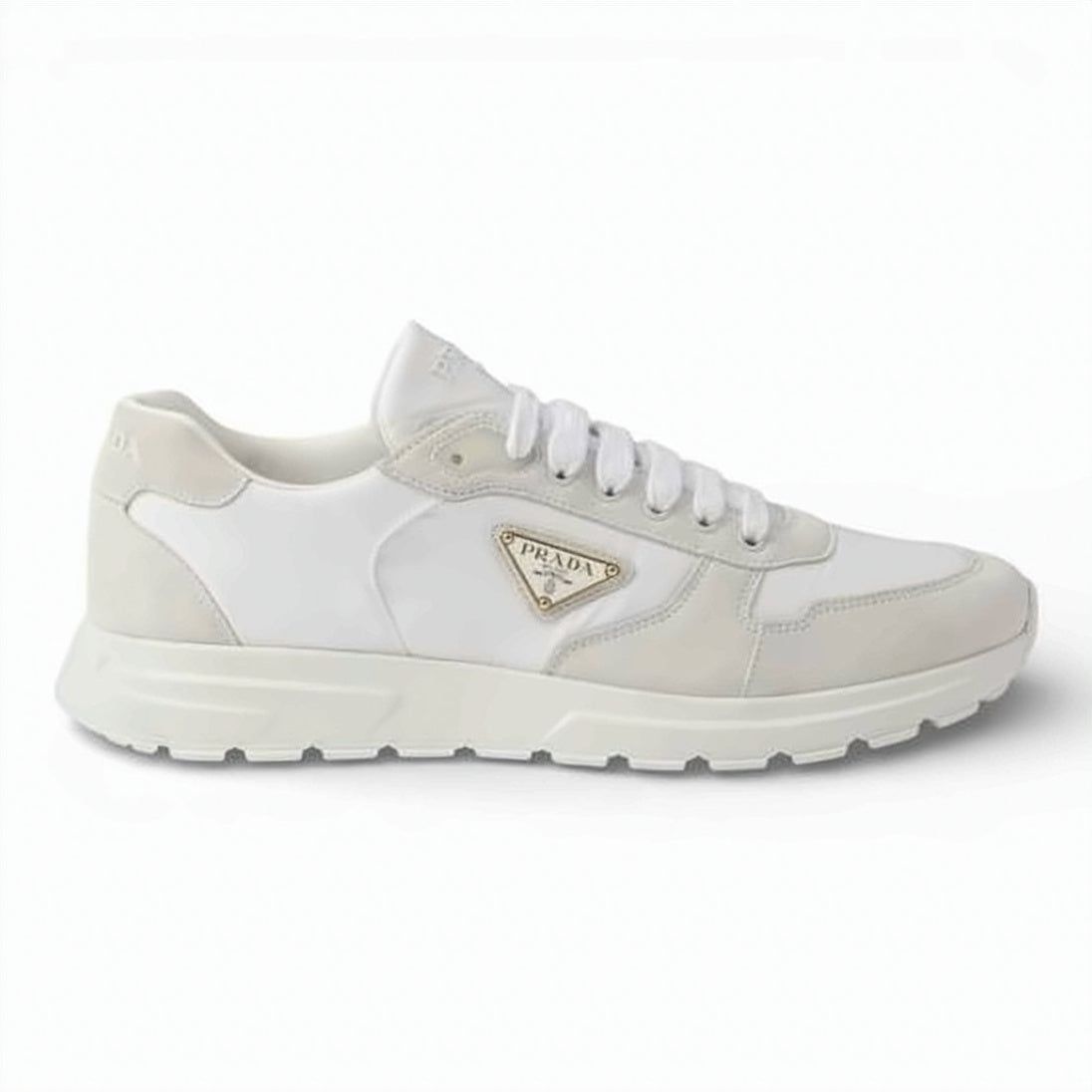 Low-Top White Sneaker with Textured Detailing