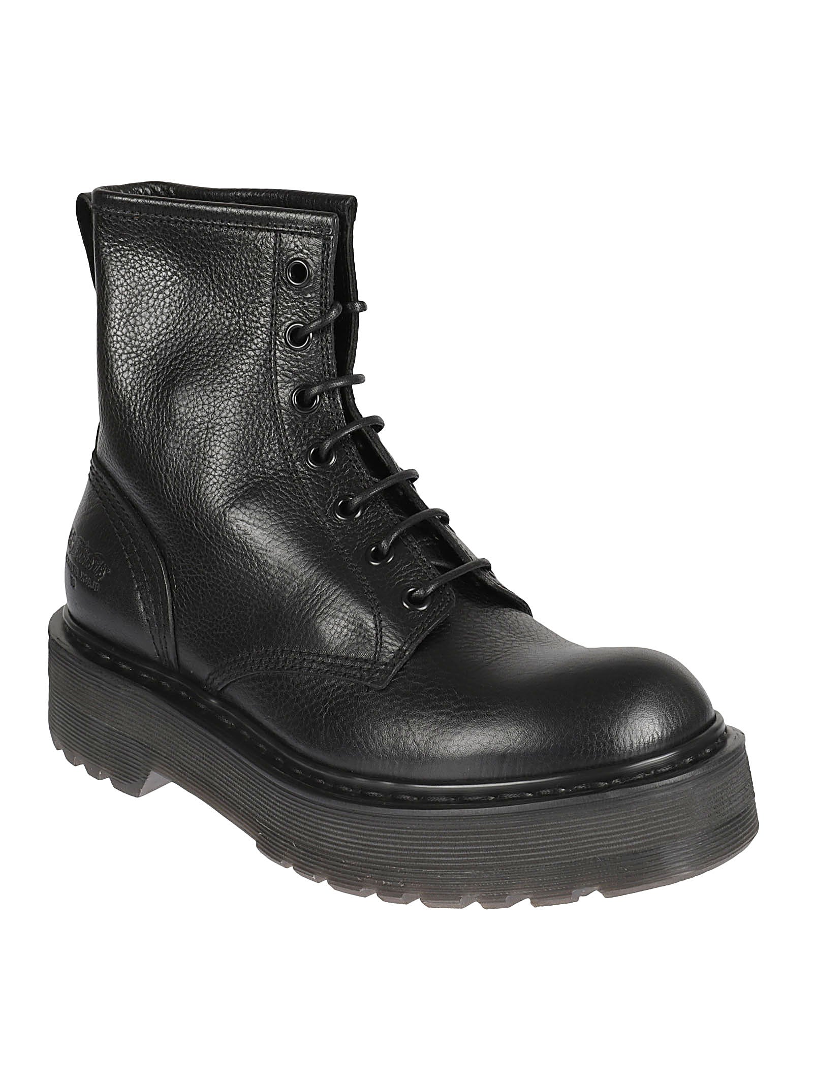 Ankle-High Black Boots with Streamlined Silhouette