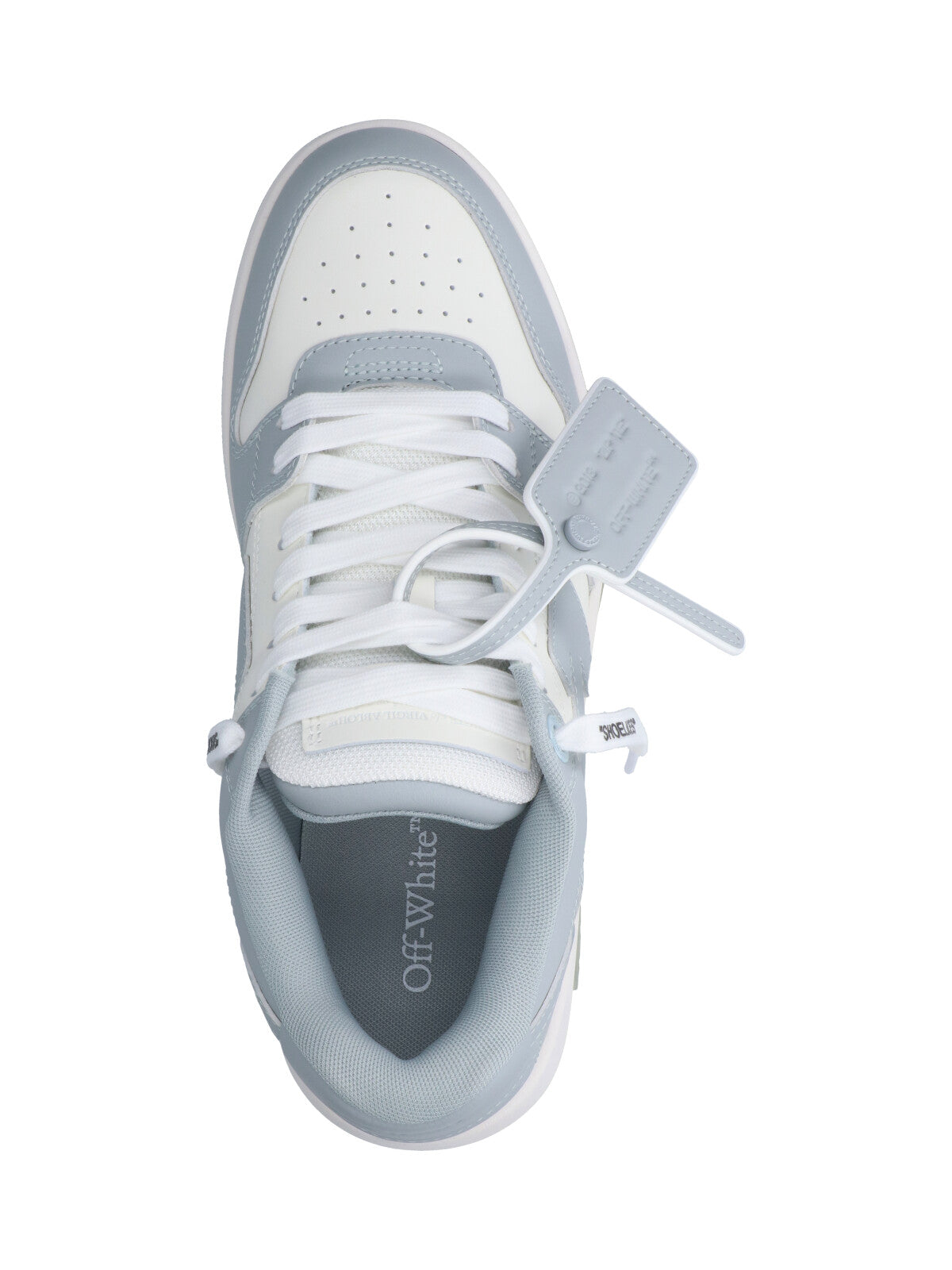 Low-Top White Sneakers With Minimalist Design And Classic Lace-Up Closure