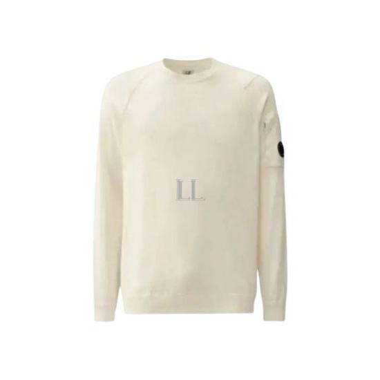 Minimalist Crew Neck Sweater With Subtle Patch Detail