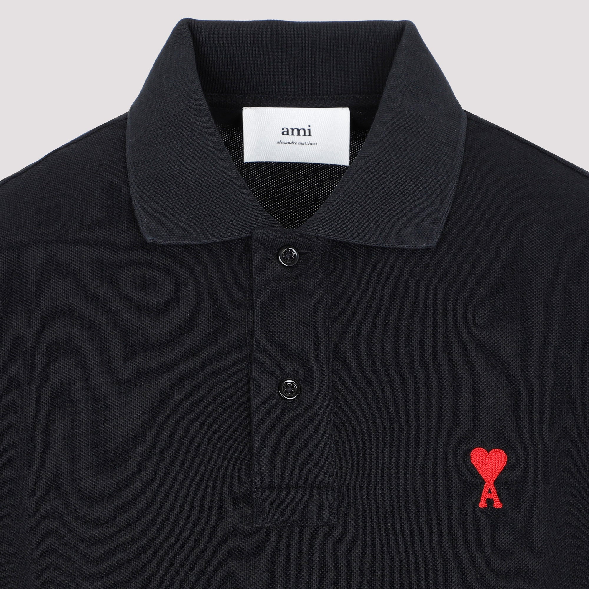 Klasyczna czarna koszulka polo z bawełny organicznej z wyhaftowanym logo
