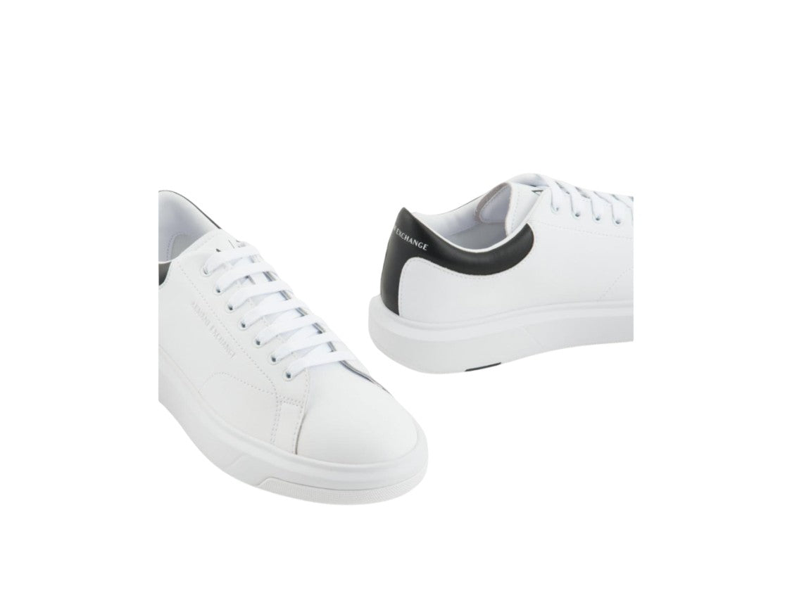 Minimalistyczne Skórzane Sneakersy Z Kontrastową Piętą
