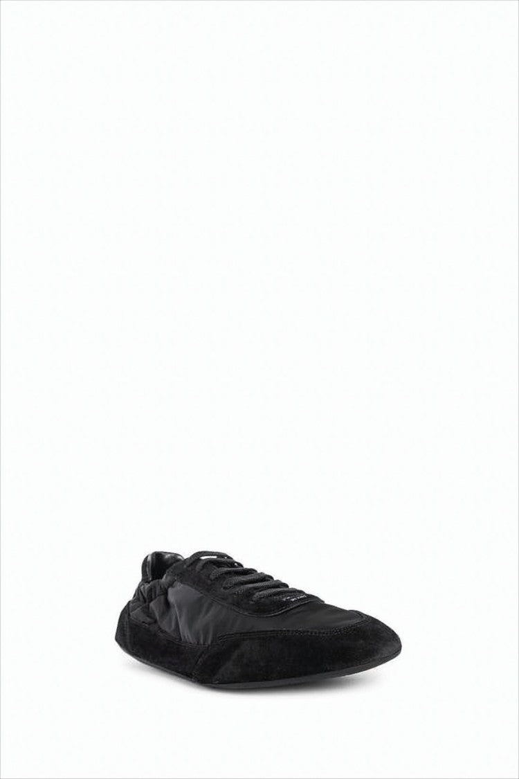 Low-Profile Black Sneakers With Suede Panels