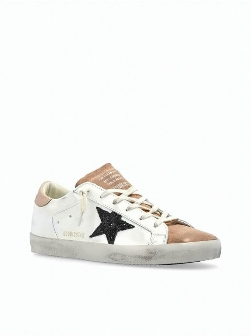 Low-Top White Leather Sneakers With Beige Suede Accents And Distressed Finish