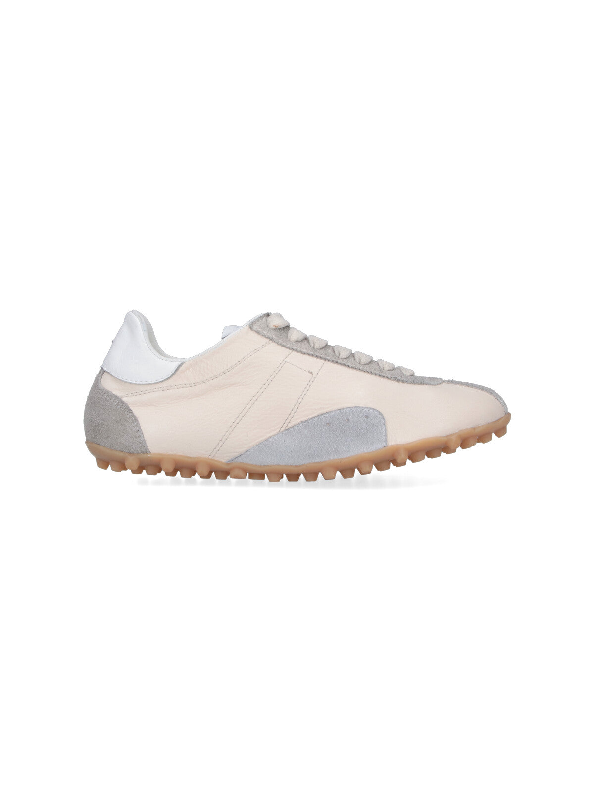 Classic Low-Top Sneakers With Minimalist Aesthetic