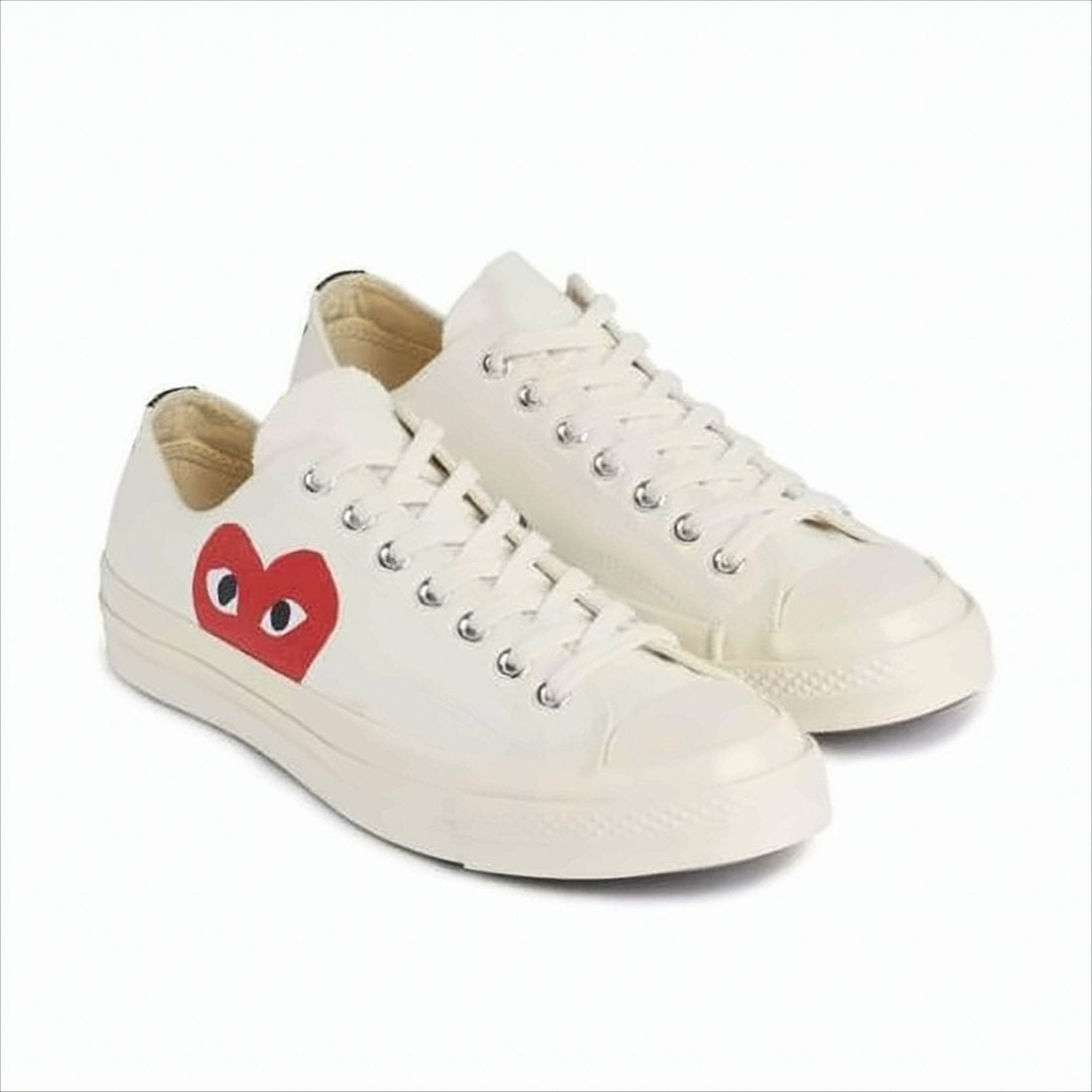 Low-Top Sneakers With Distinctive Heart Graphic And Minimalist Design