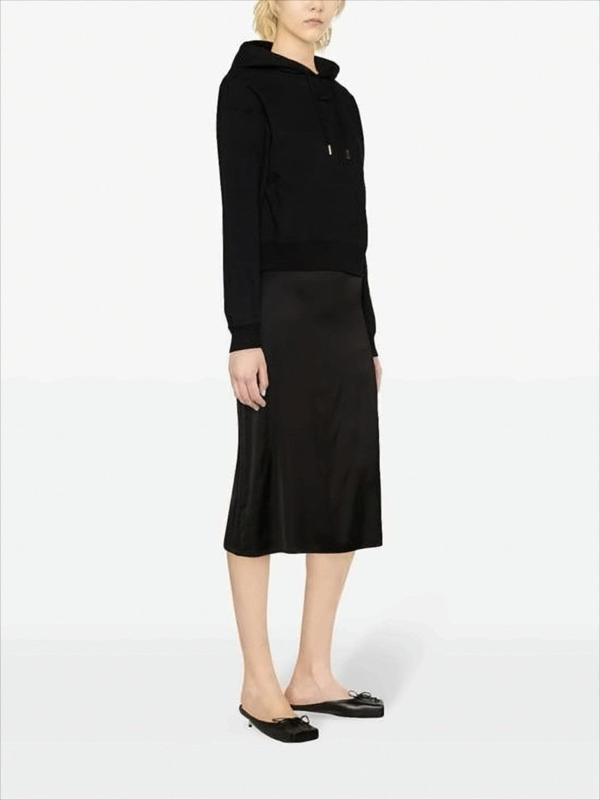 Krótka bluza z kapturem ze sznurkiem i minimalistycznym designem
