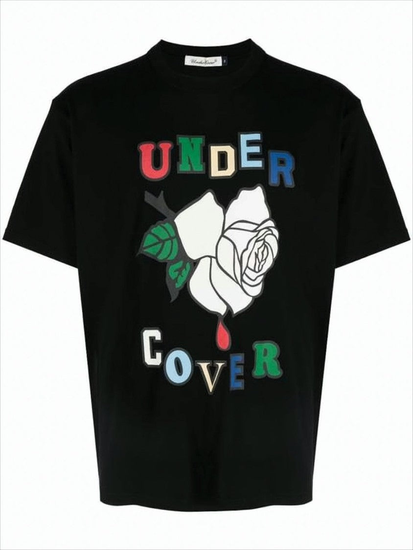Short-Sleeved T-Shirt With Bold Graphic Design