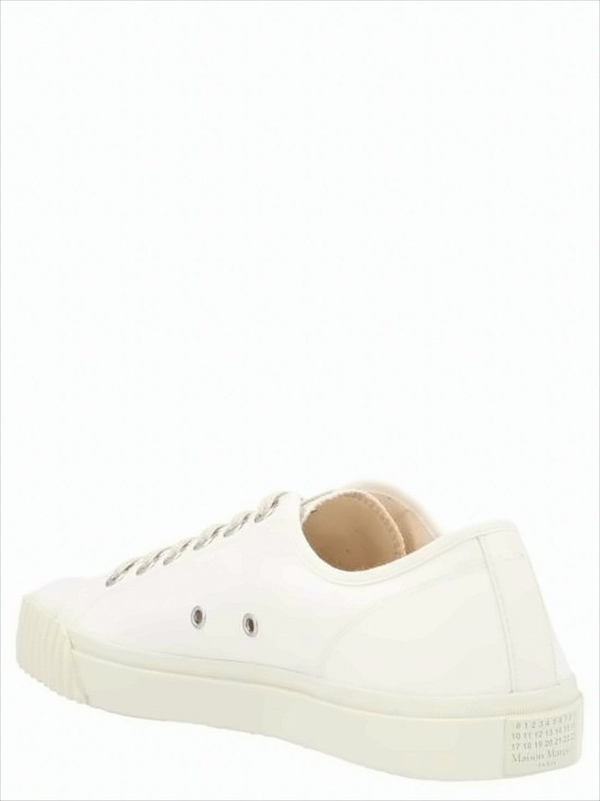 Low-Top Split-Toe Sneakers With Rounded Rubber Sole
