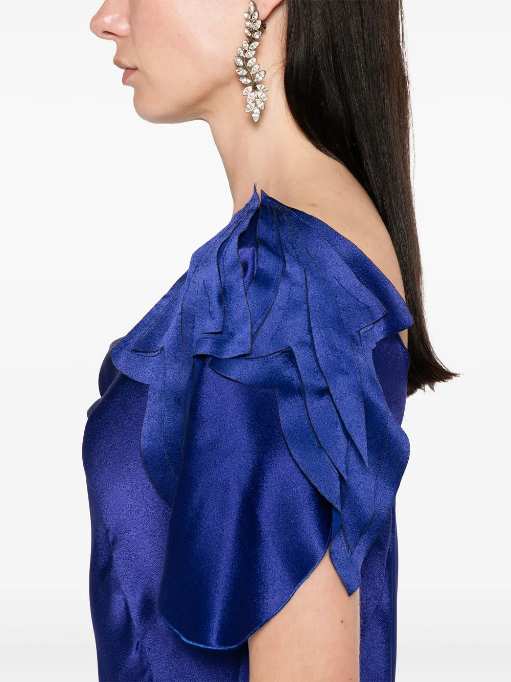 Flowing Silhouette Dress with Refined Design