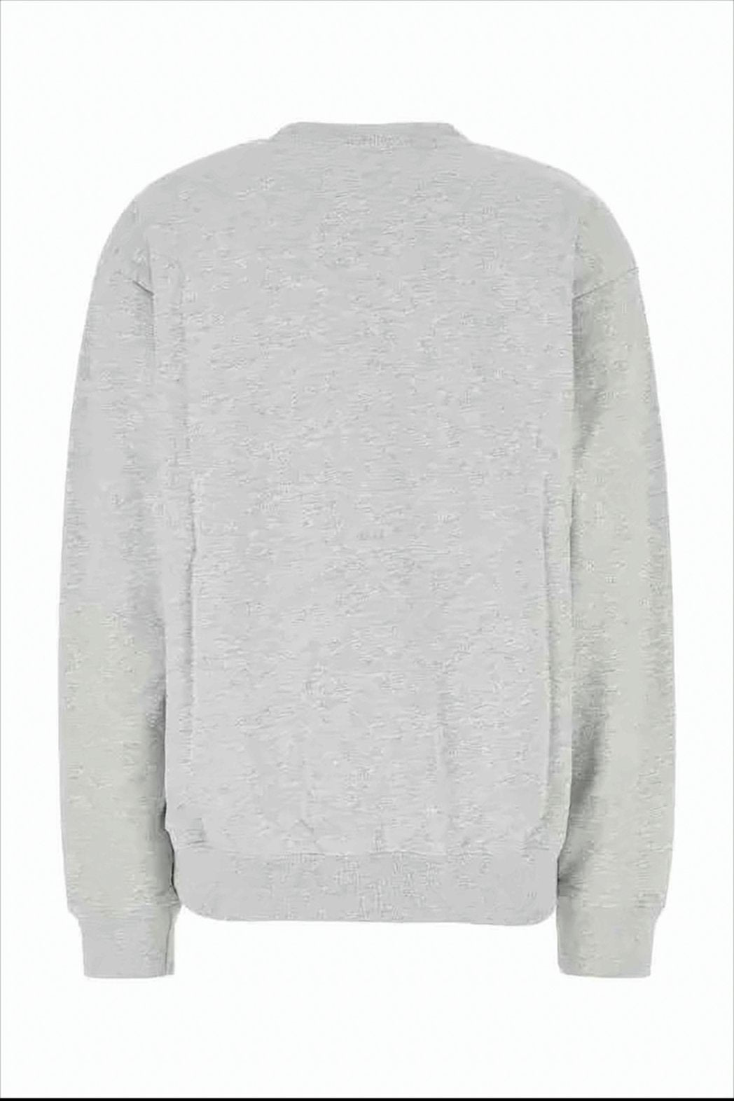 Long-Sleeved Sweatshirt with Emblem Design
