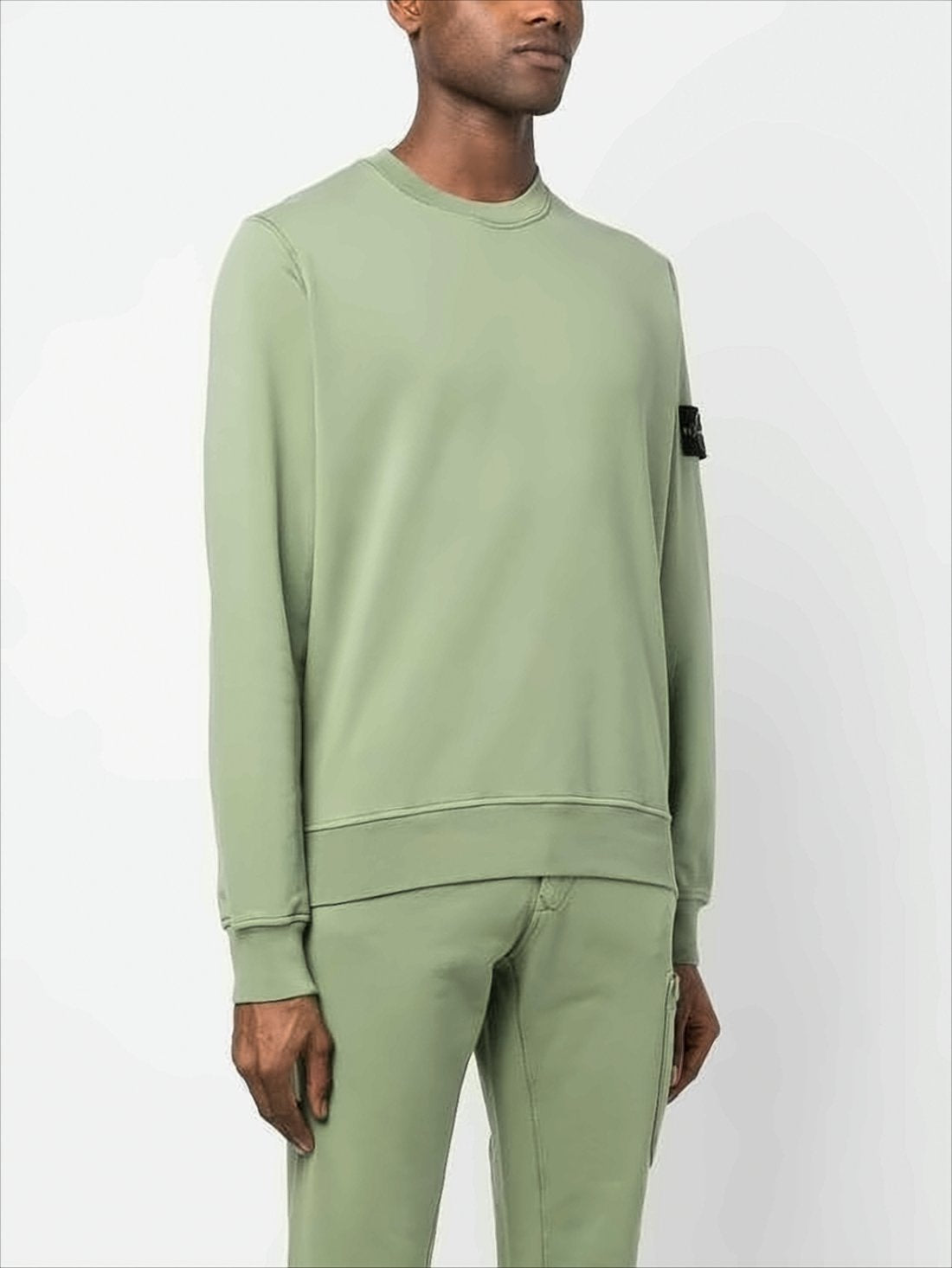 Minimalist Long-Sleeve Sweatshirt with Distinctive Patch Logo