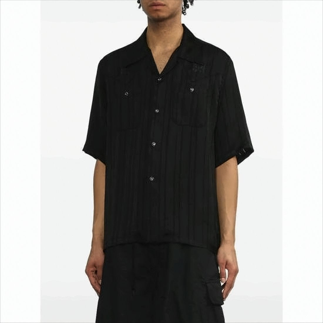 Textured Black Short-Sleeved Shirt With Classic Collar And Chest Pockets