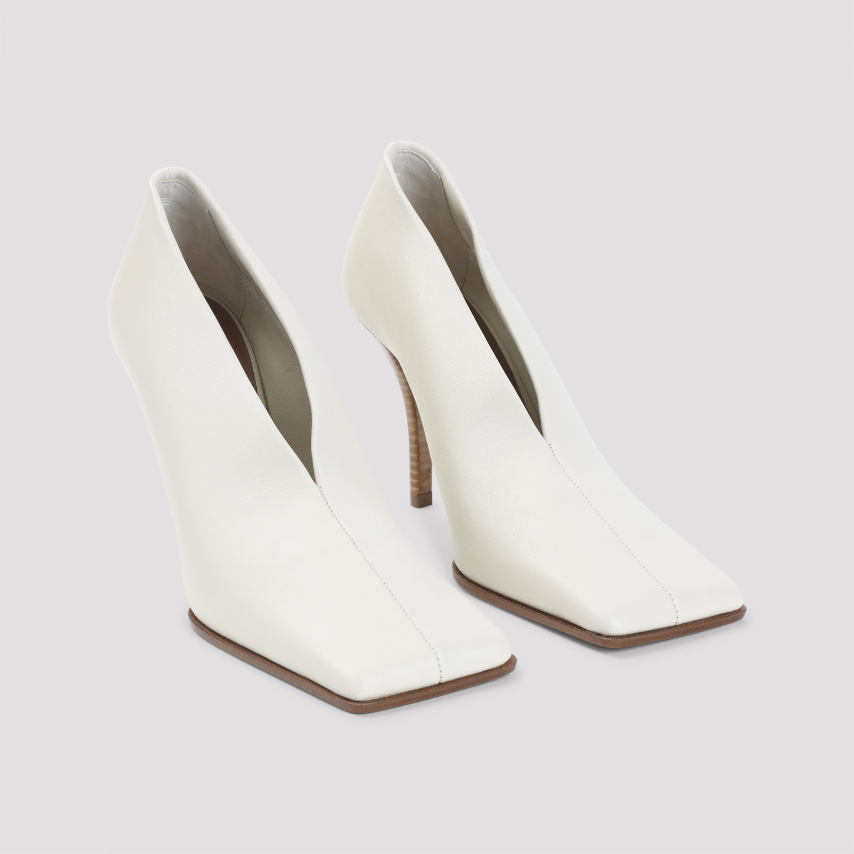 White Lamb Leather Pumps with Pointed Toe