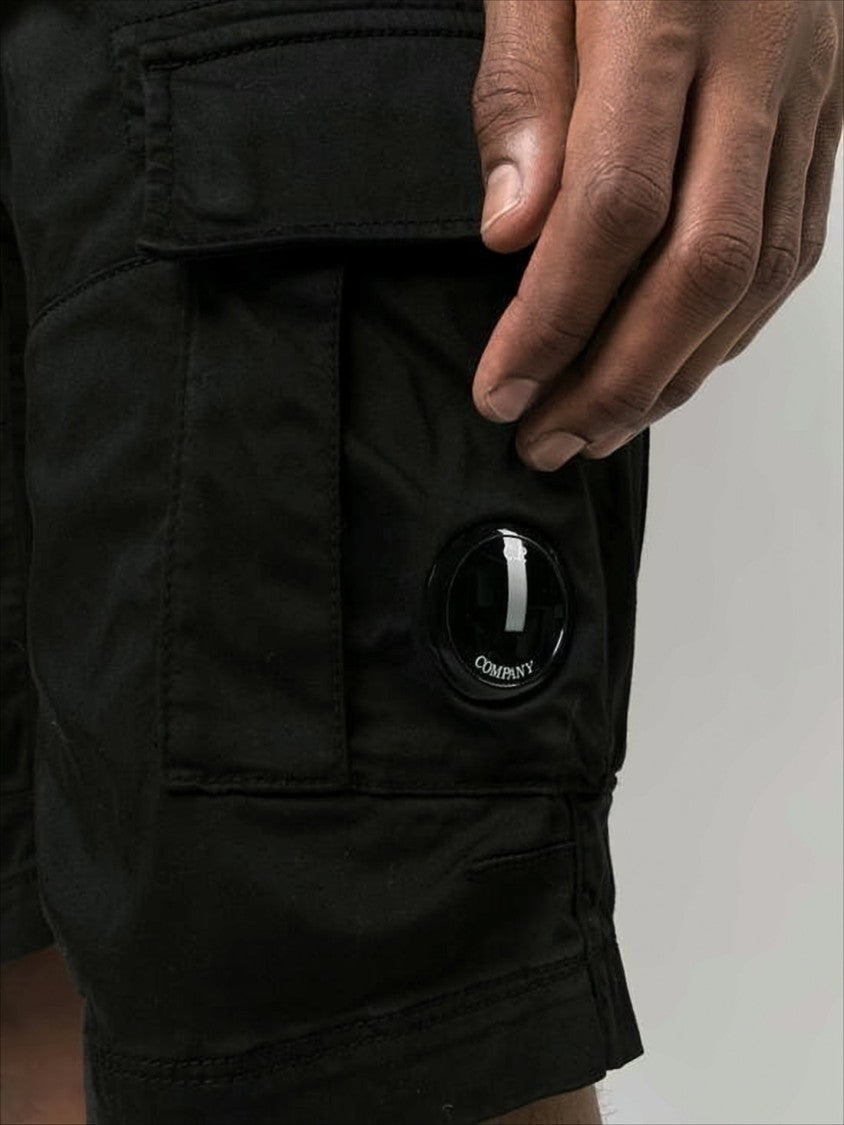 Tailored Cargo Shorts with Distinctive Pocket Details