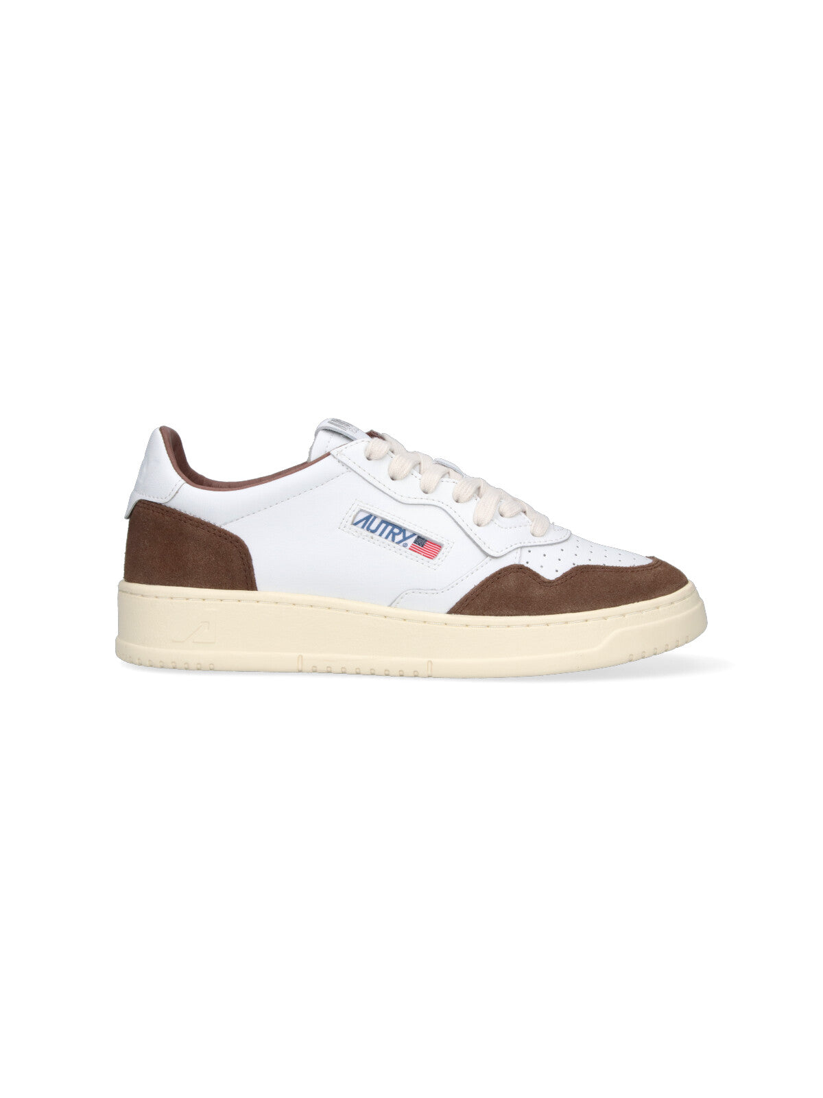 Low-Top Sneakers With Streamlined Silhouette And Timeless Appeal