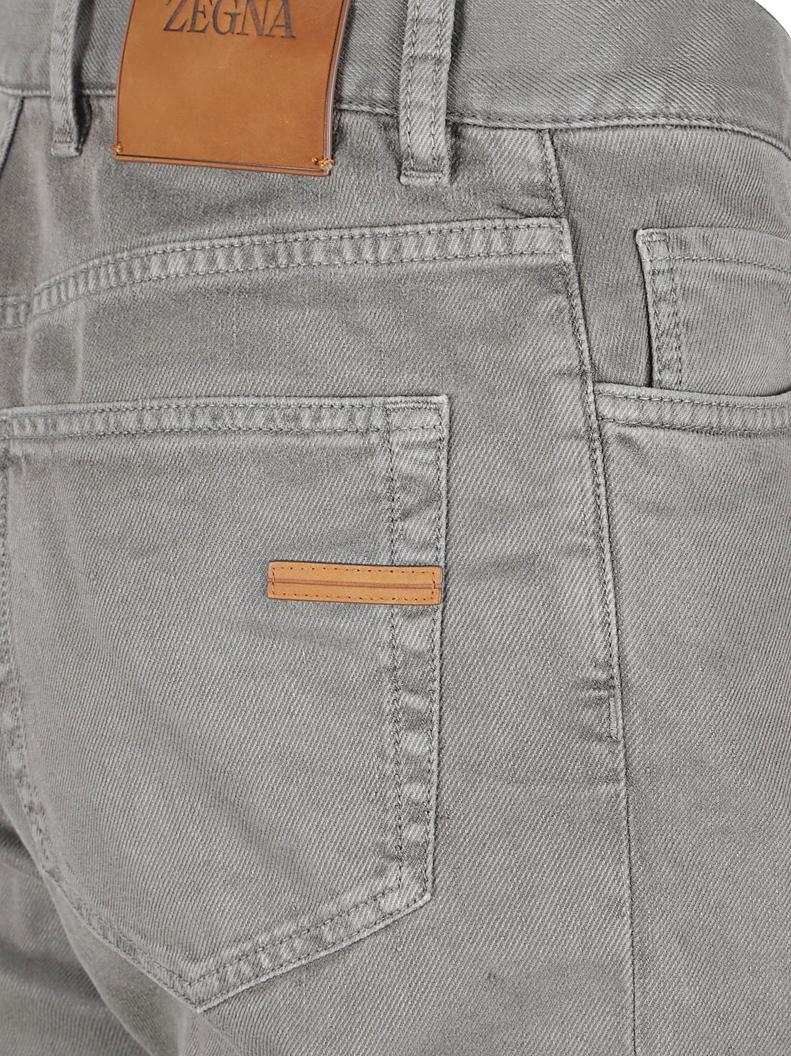 Straight-Leg Jeans with Classic Five-Pocket Design