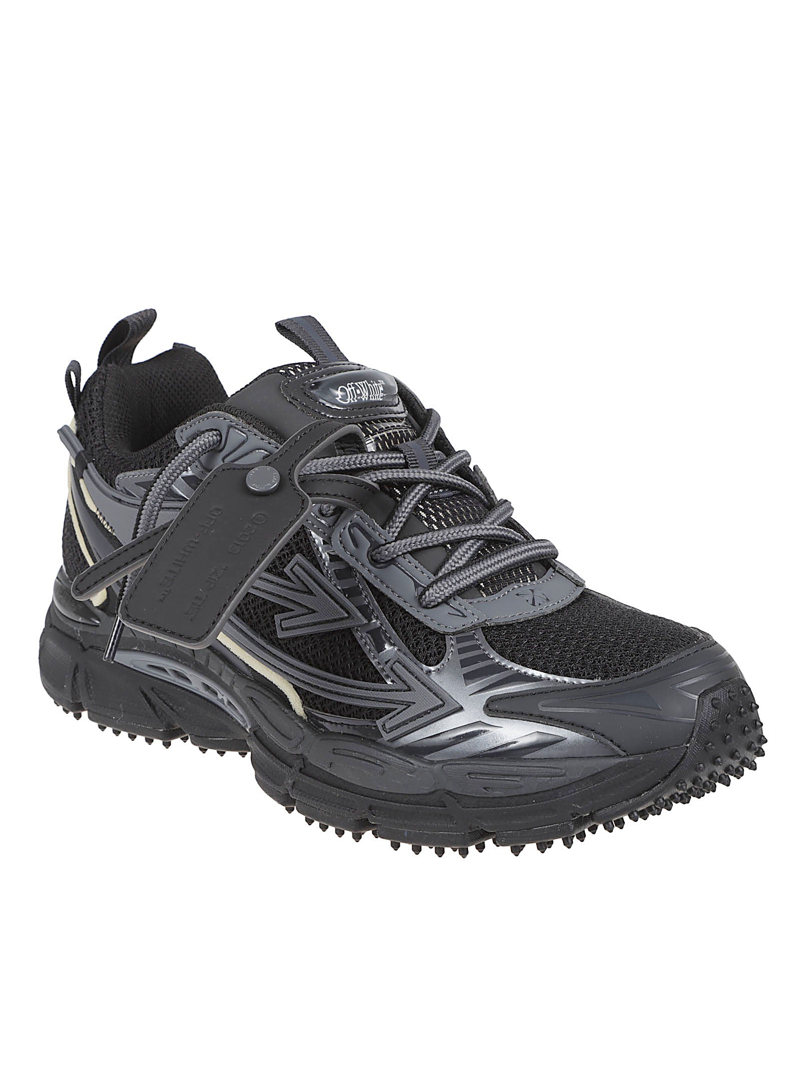 Sporty Black Sneakers with Mesh and Synthetic Overlays