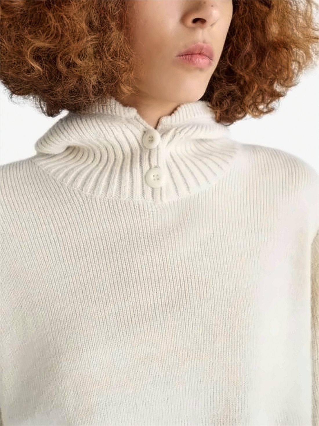Minimalist Ribbed Hooded Sweater with Cropped Fit