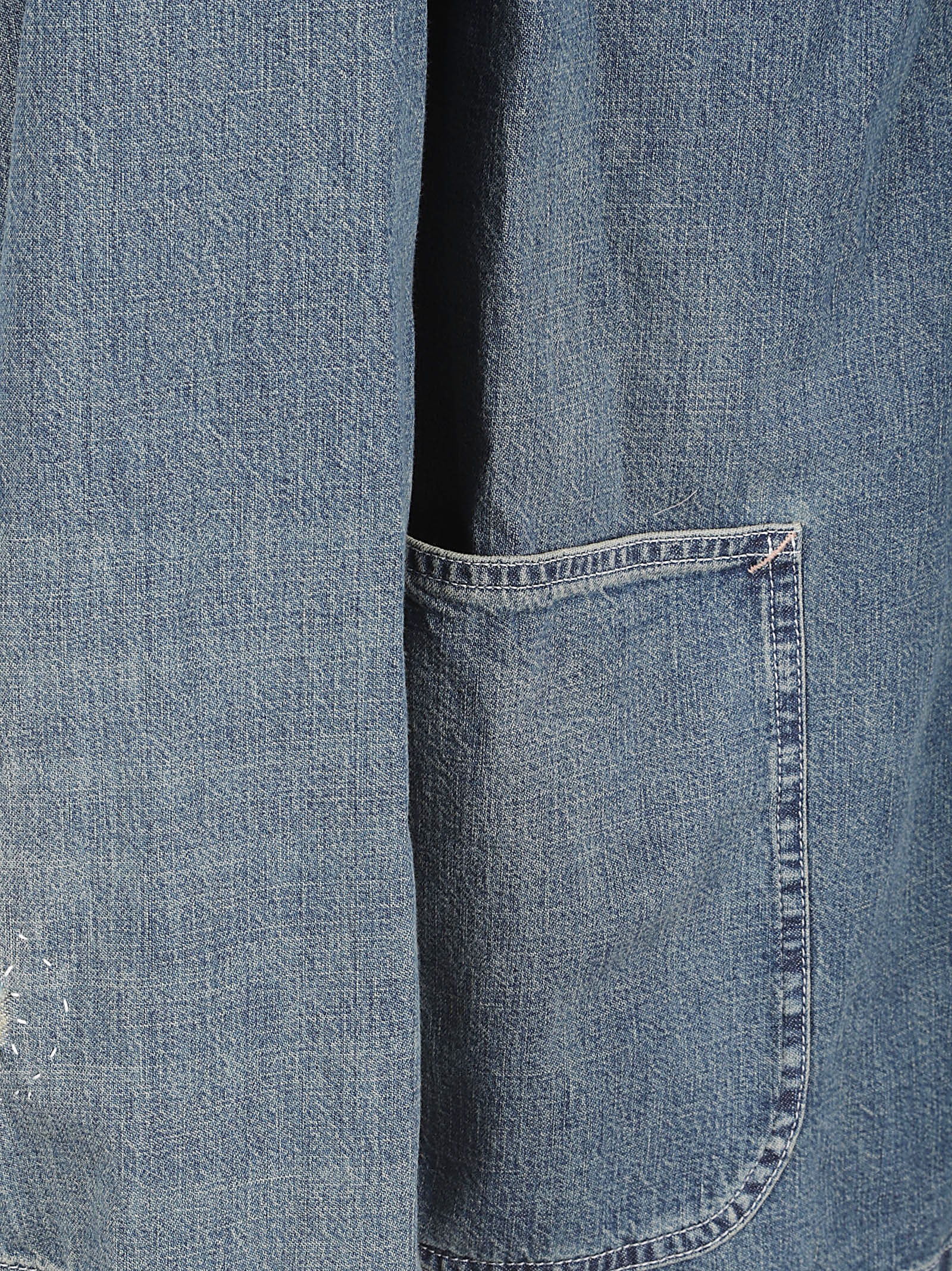 Vintage-Inspired Denim Jacket with Button-Up Front