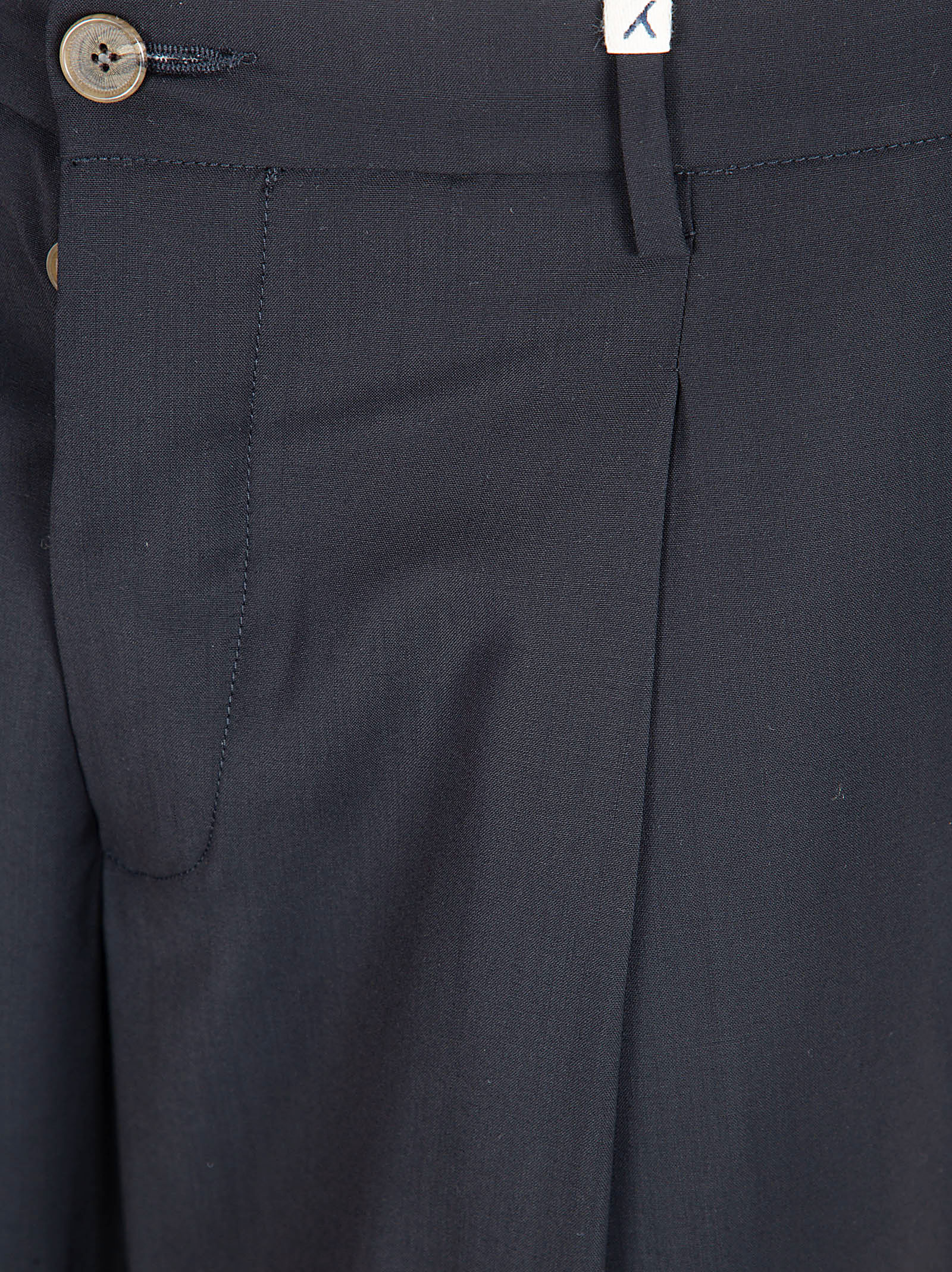 Straight-Leg Black Trousers with Tailored Design and Flap Pockets