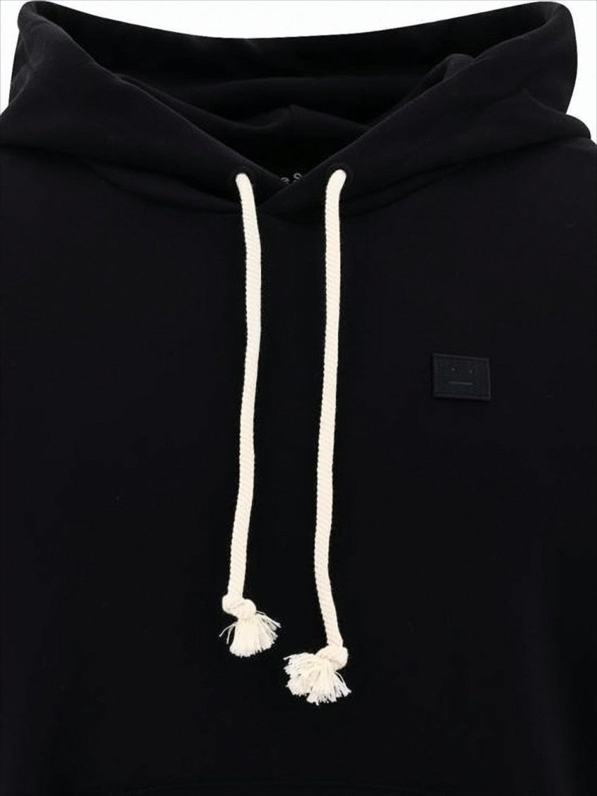 Relaxed-Fit Black Hoodie With Drawstring And Kangaroo Pocket