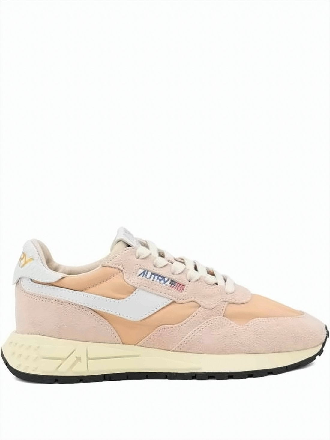 Low-Top Sneakers with Vintage Sporty Aesthetic