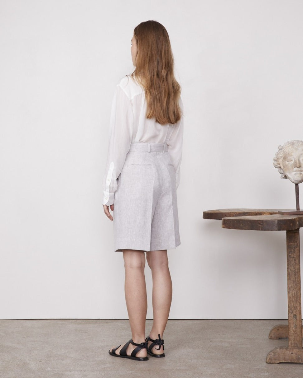 High-Waisted Beige Shorts With Permanent Pleat