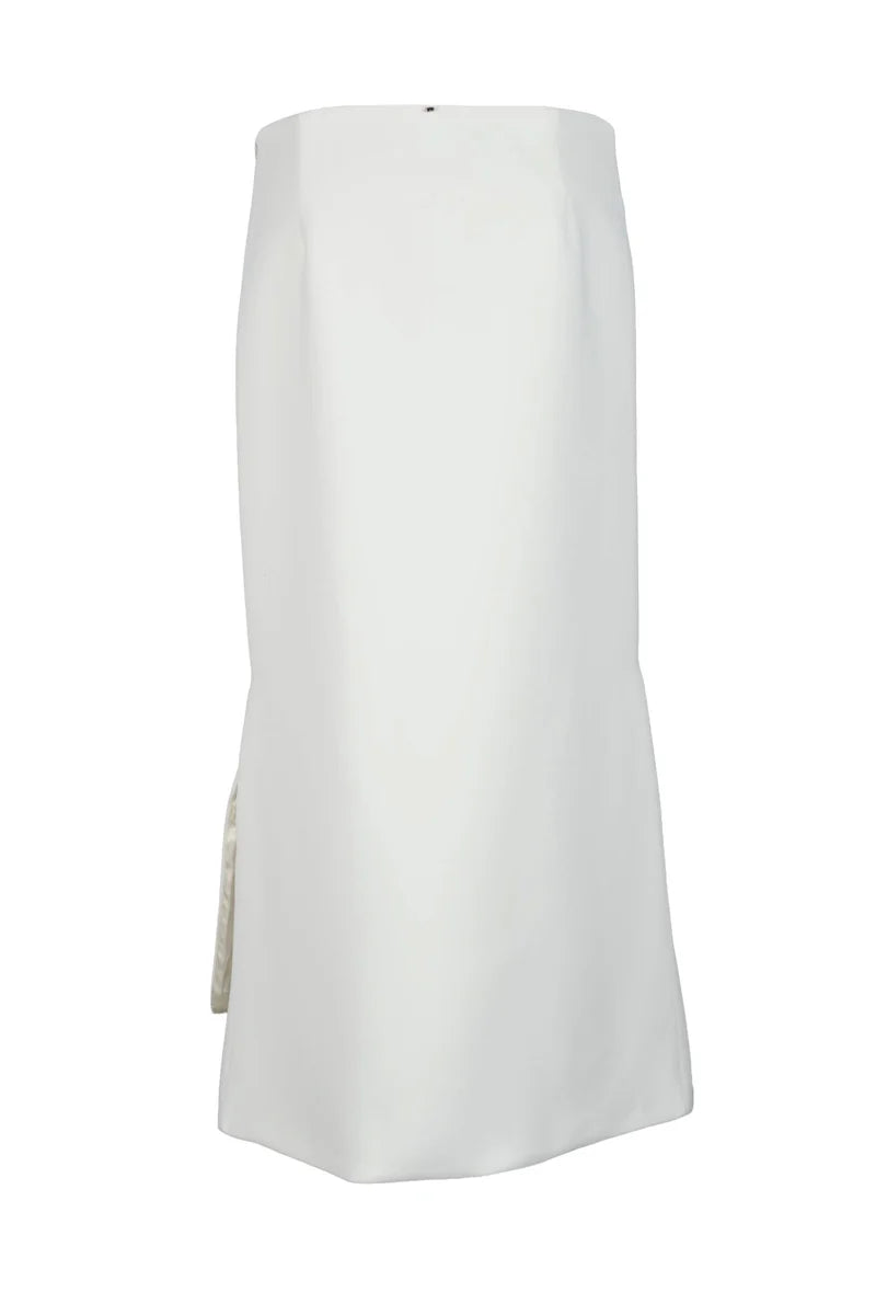 Long White Skirt and Elegant Silhouette