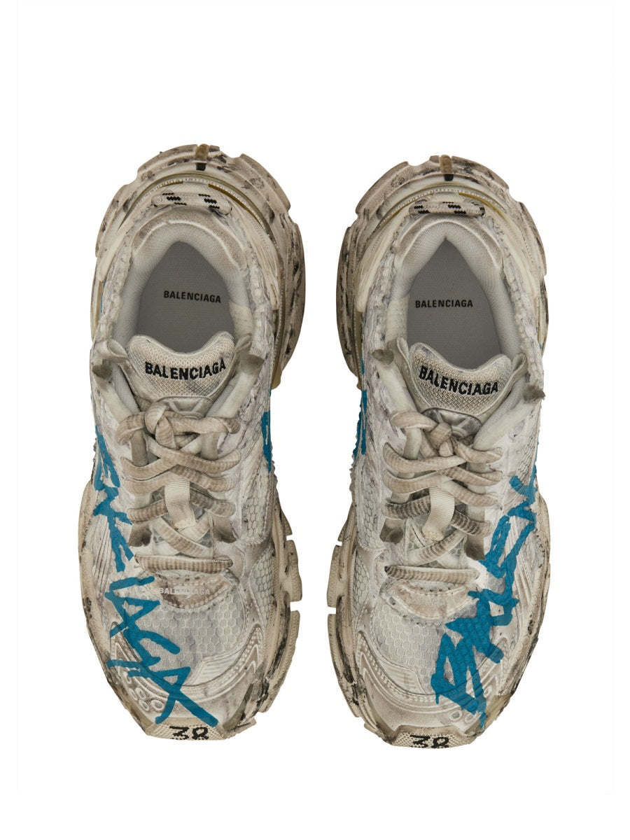 Contemporary Runner Sneakers with Streamlined Silhouette