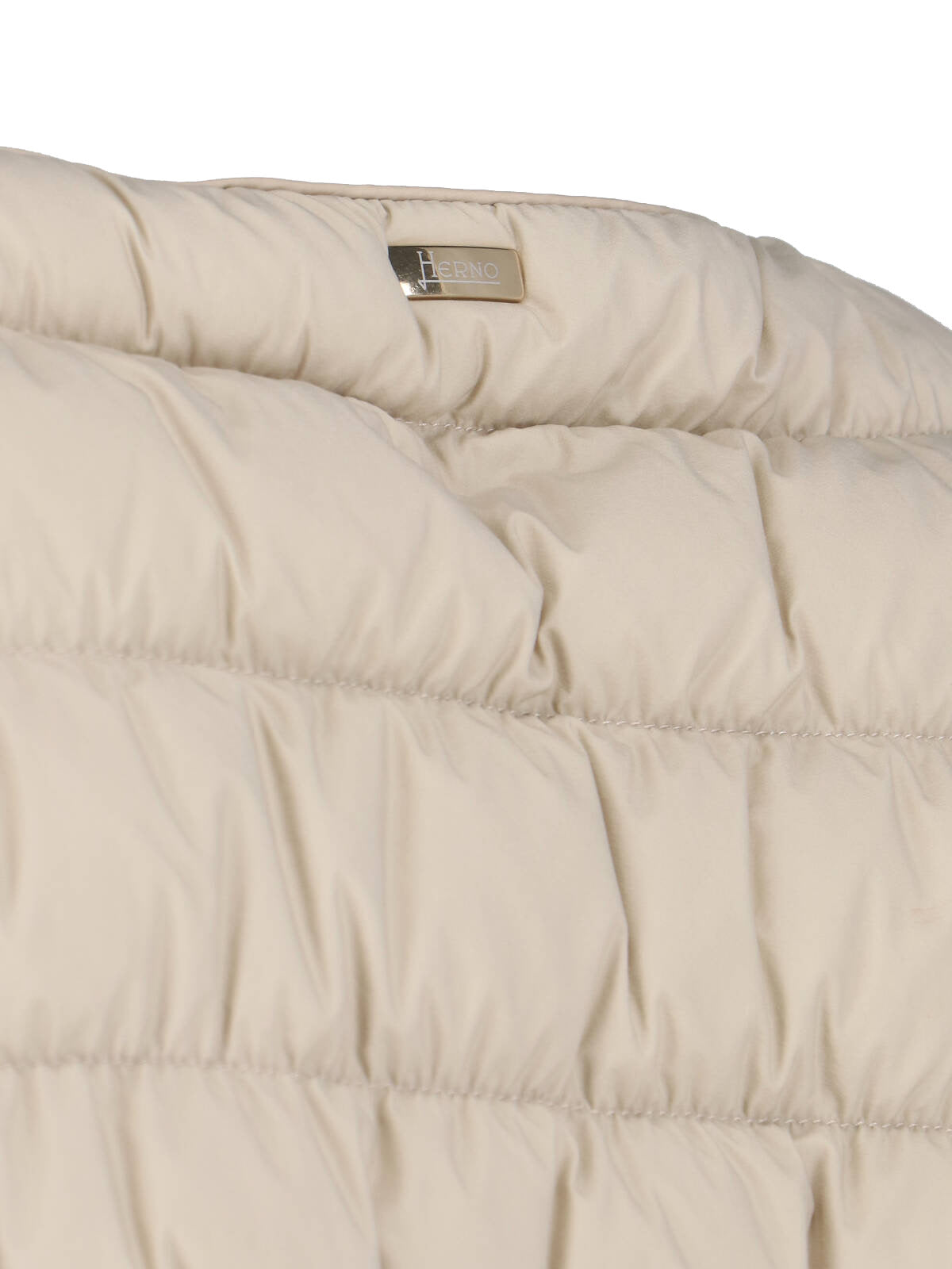 Minimalist White Jacket With Structured Silhouette And High Collar