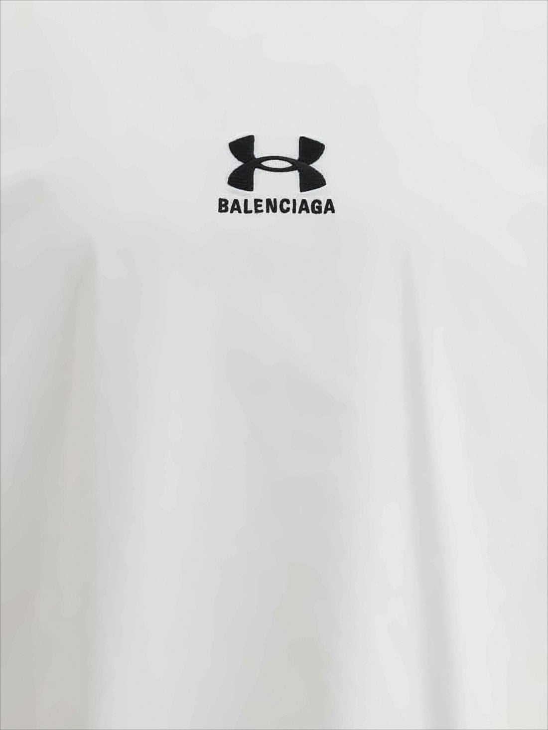 Short-Sleeved Crew Neck T-Shirt with Minimalist Design