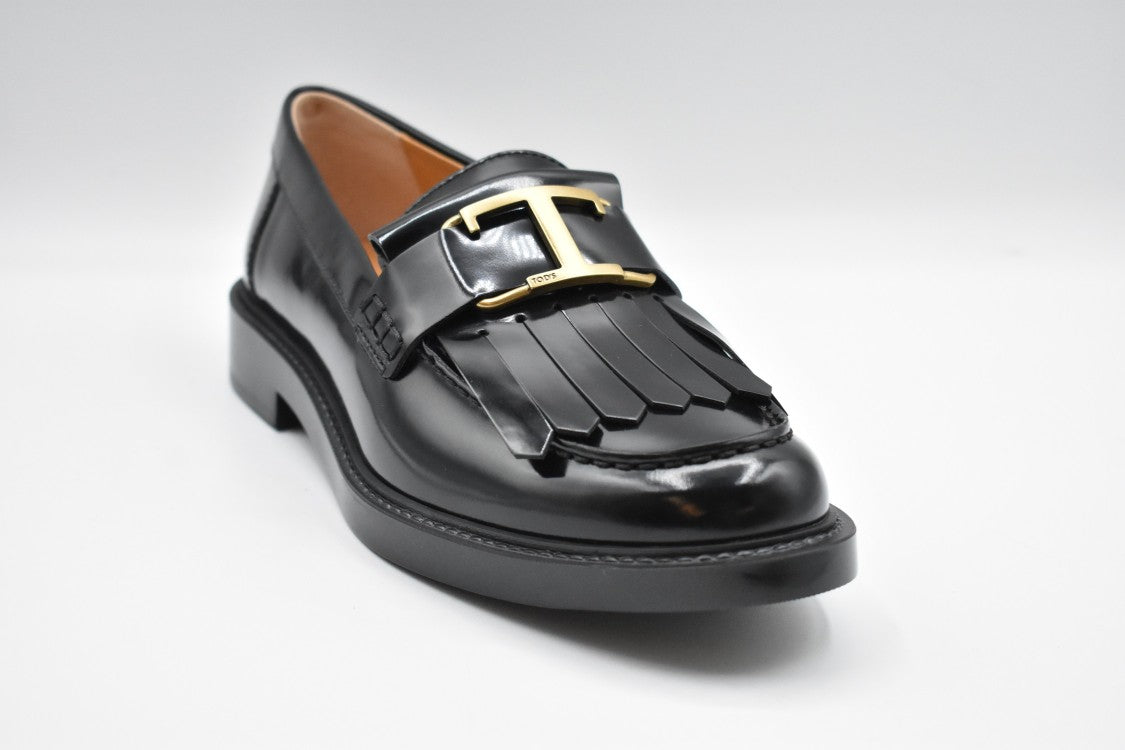 Lace-Up Flat Shoes With Elegant Fringed Detail And Gold Buckle Accent