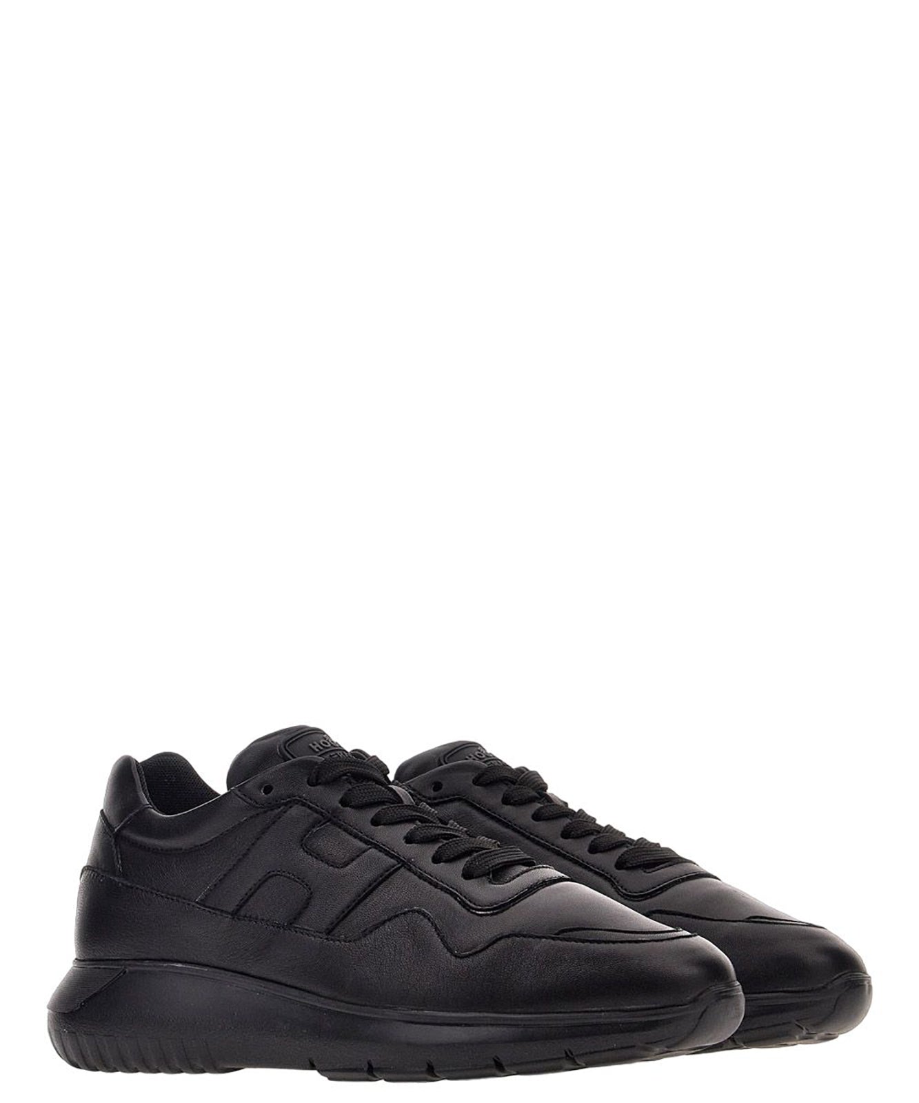 Interactive3 Lace-Up Shoes With And High-Quality Finish