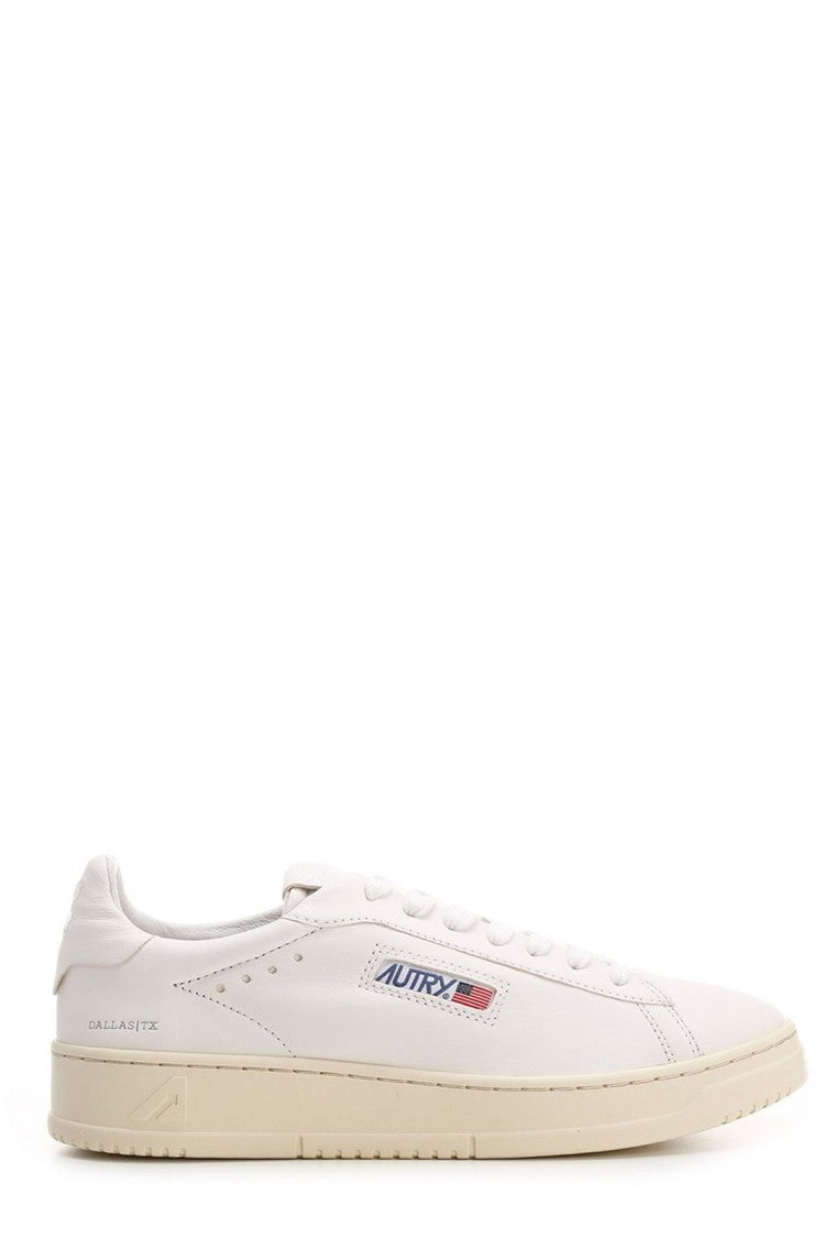White Sneakers With Smooth Leather Upper