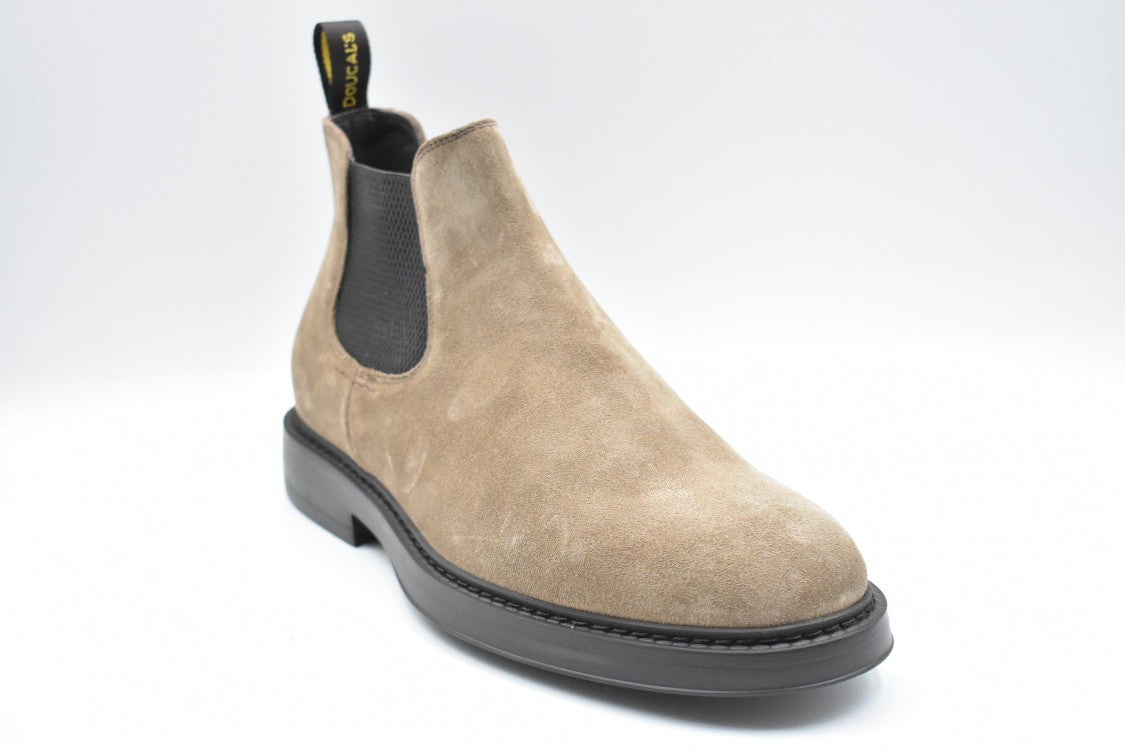 Sophisticated Flat Shoes with Elastic Panels