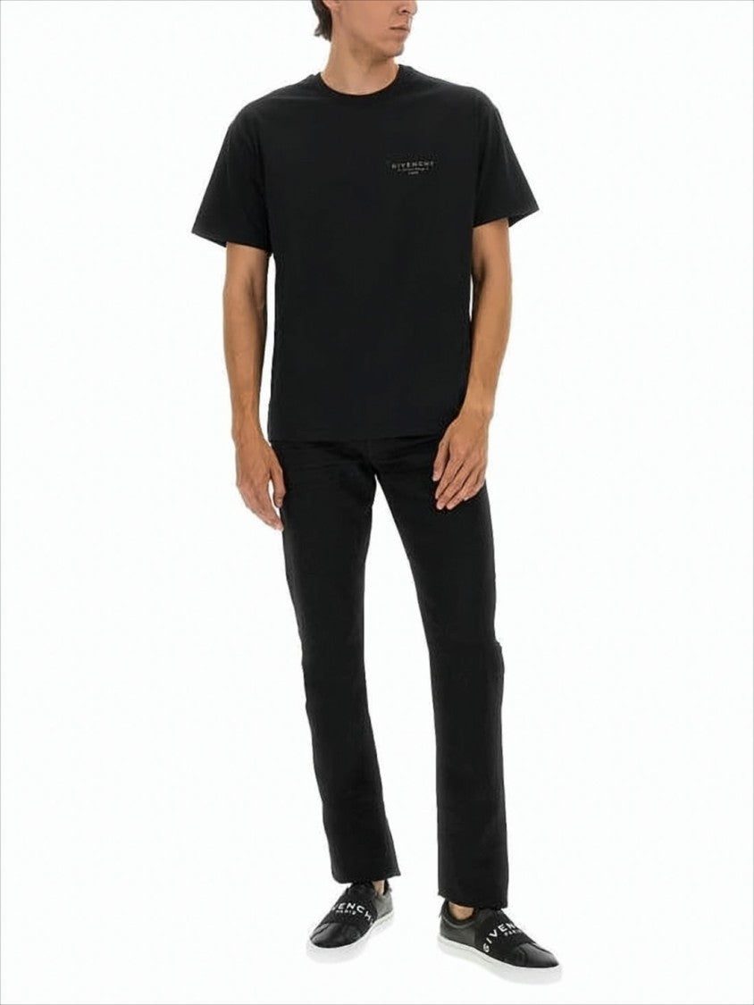 Short-Sleeve Black T-Shirt with Subtle Logo Detail