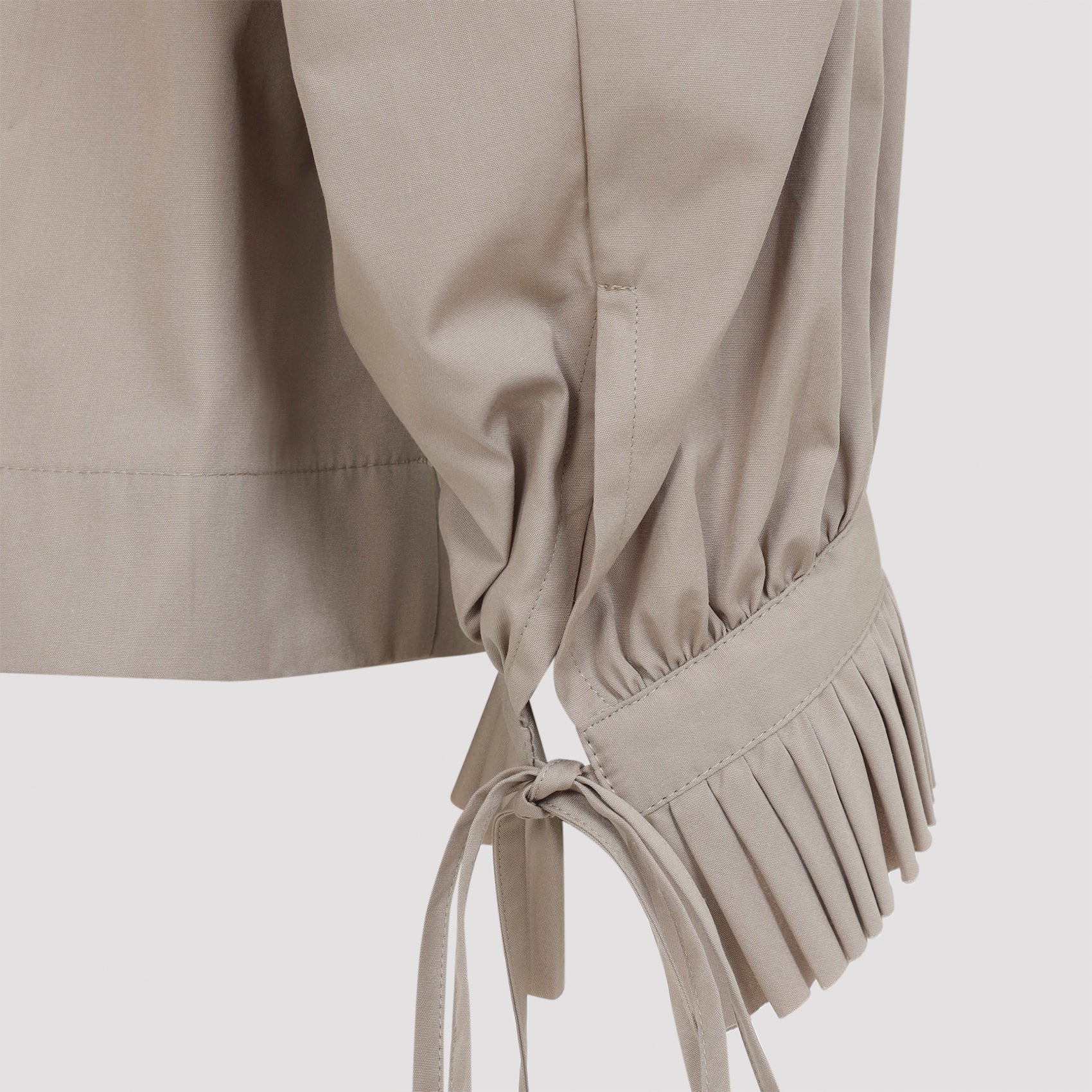 Loose-Fitting Long-Sleeved Shirt with Pleated Collar and Tied Bows
