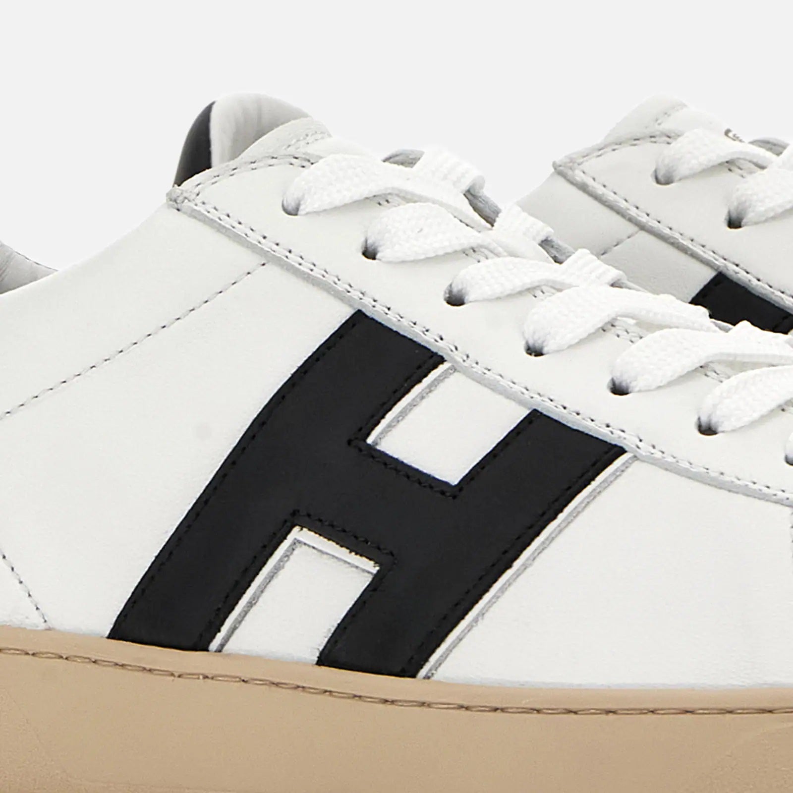 Cool Allacciato H Profilo Sneakers With Iconic Design