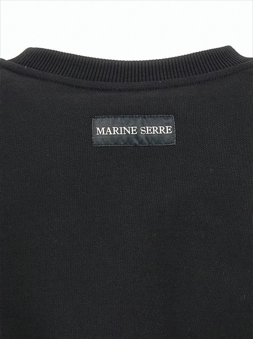 Cropped Black Long-Sleeve Top With Minimalist Design