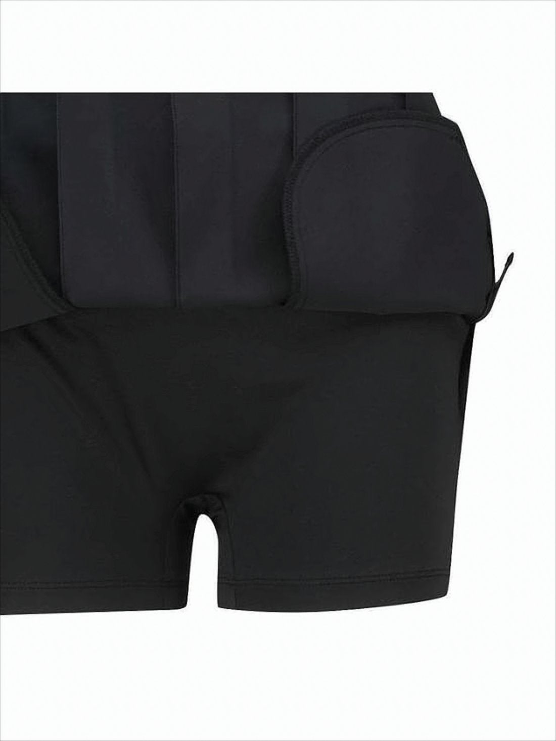 Pleated Black Skirt with Structured Waistband and Discreet Pockets