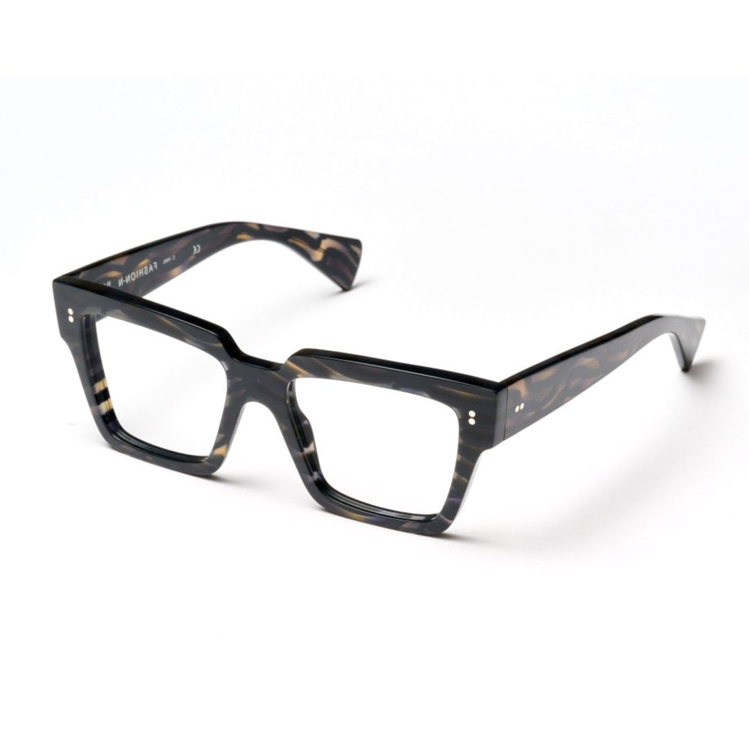 Fashion/N Oversized Tortoiseshell Sunglasses with Metallic Accents